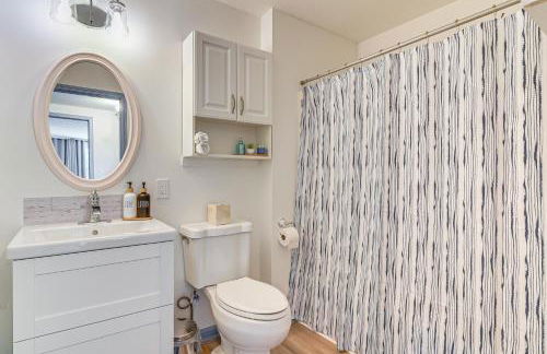 Walk to The Strand Historic Family Base with Yard! - Foto 12