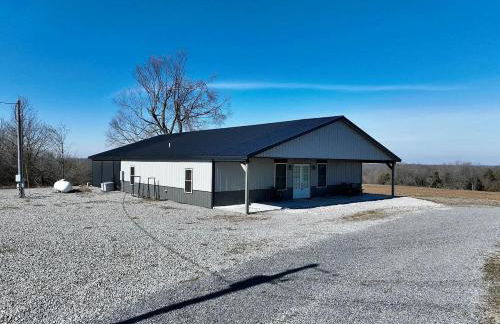 Cozy Wood-Interior Lodge with Screened Patio, Fire-Pit Table, Grill & Fast WiFi in Goreville, Illinois - Photo 1