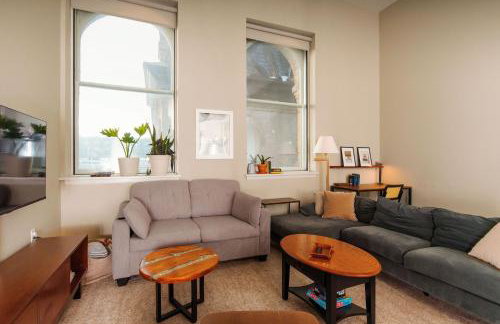 Downtown Luxe 2BR Loft Apt - Sleeps 6-7 - Walkable - Foto 3