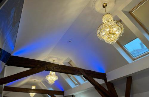 La Luna Royal Deluxe Luxury House with Pool & Jacuzzi, Bikes and Secured Parking - Photo 34