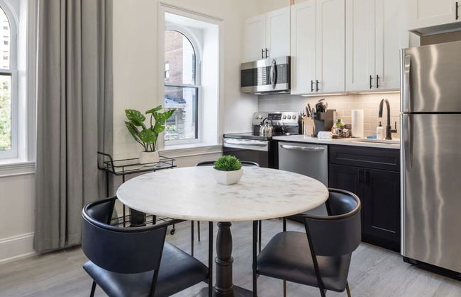 Sosuite Penthouse 1BR Apt w Arch Windows W D - Photo 6