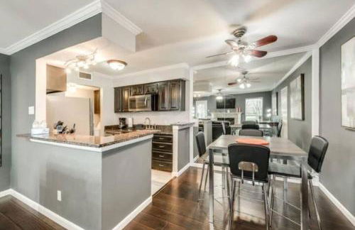 1BD Condo Pool South Irving I40 - Foto 10