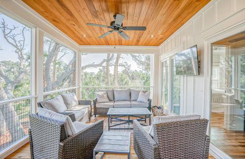 NEW LISTING Six Bedrooms - Private Dock - Steps to the Beach - Sleeps 14 - Foto 3