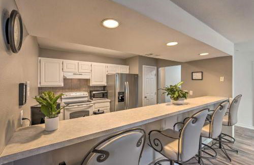 Updated Townhome with Deck about 12 Mi to Beaches! - Foto 8