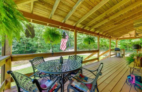 Secluded Cosby Cabin with Wraparound Deck - Foto 1