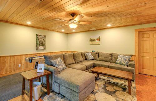 Luxe Mountain Escape with Hot Tub and Gym Near Boone! - Foto 24