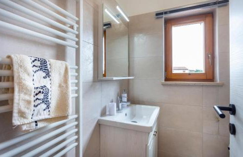 Beautiful Apartment In Cabrunici - Foto 27