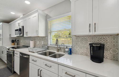 Lake House Westchase area. Heated Pool Waterfront! - Foto 41