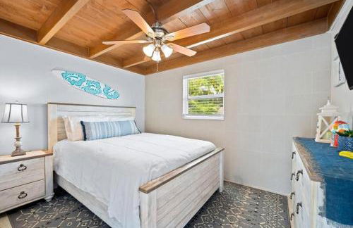 Private Village Home with Heated pool & spa with private front courtyard - Photo 14