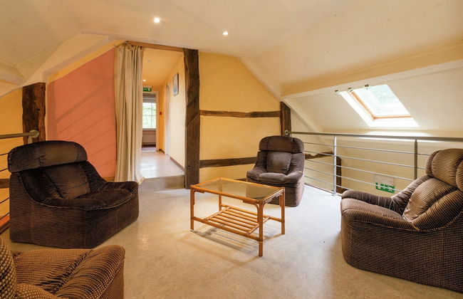 Glorious Holiday Home in Wéris with Hot Tub - Photo 11