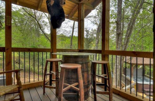 Bear Naked Hideaway - Relax in the hot tub with sounds from the nearby creek - Foto 32