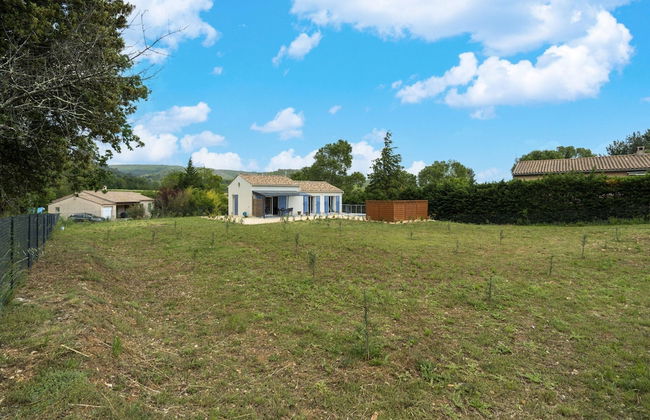 Cosy Holiday Home With Pool - Photo 35