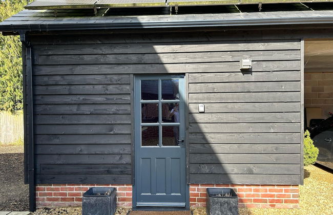 Romantic King Bed Countryside Couples Cabin - Photo 15