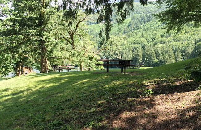 83MF - Lakeside - Hot Tub - WIFI - BBQ - Dock - Sleeps 4 NO PETS - Foto 29