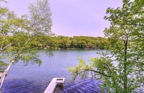 Cozy Lake House with Fireplace, Views, Close to Skiing! - Foto 1