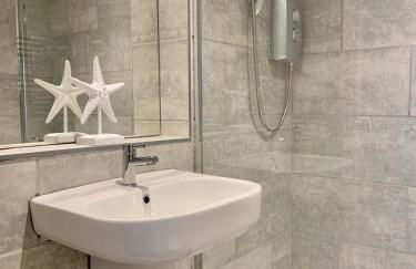 FROM BBC1s BEYOND PARADISE - - Prospect House - - 17th Century Character COTTAGE - - CONNECTING APARTMENTS - - Kids Bunk Room - - Free Public Parking - Foto 31