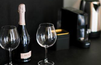 The Balcony Premium Apartment - 3 Min Walk to Bernina Express & Station - Foto 16