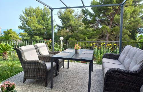 Unique residence with garden and sea view - Photo 1