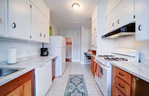 Retro 1BR in Elizabeth with Porch & Eclectic Design - Foto 19