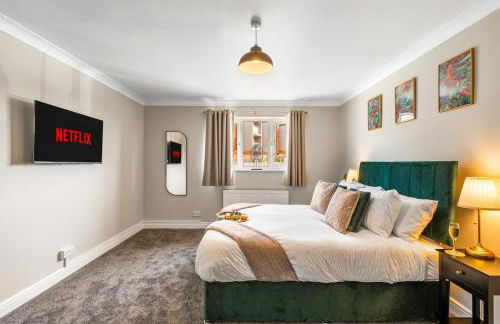 Stylish 5-Bedroom House, Accommodates 10, Fast Wi-Fi & Private Garden - Foto 17