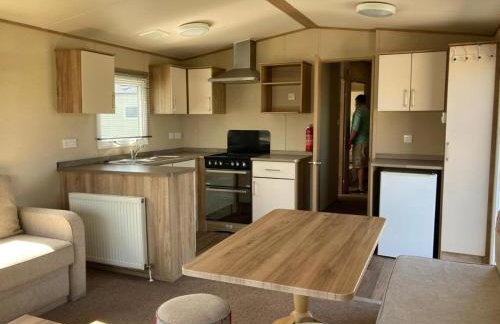 Adorable Caravan in Newquay Bay Resorts Nb98 - Foto 12