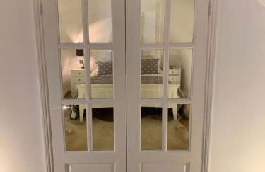 Boutique Bath apartment with 2 beautiful bedrooms - Photo 1