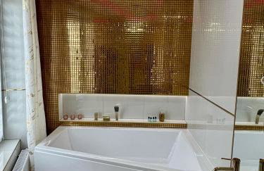 Apartament "Gold Luxury Dubai" Centrum z dużą wanną dla Dwojga - Foto 7