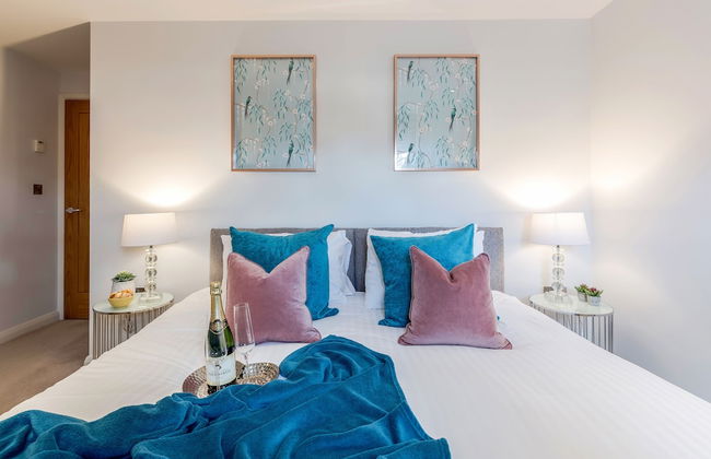 Spacious Apartment In The Heart Of Windsor - Photo 5