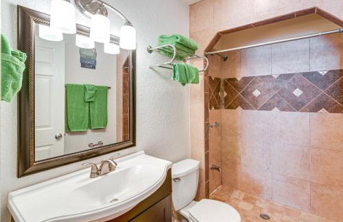 Less Than 1 Mi to Beach! Family-Friendly Galveston Home - Foto 19