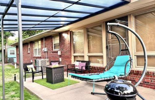 HotTub, King & PoolTable~East Wichita - Foto 21