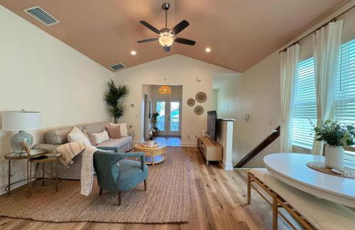 The Orange Blossom Suite Near UF Shands D-town - Photo 42