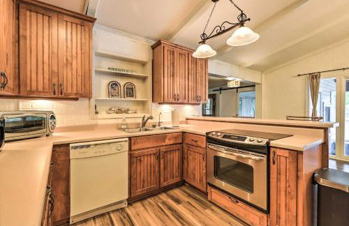 Eatonton Getaway on Lake Sinclair with Dock! - Foto 9