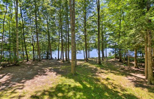 Lakefront Cabin Woodstove, Firepit and Ice Fishing! - Foto 32