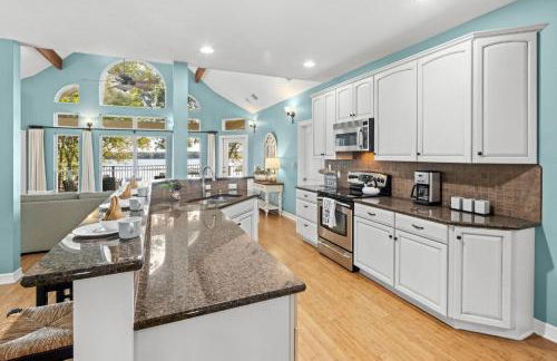 New Listing - Promo Price Waterfront Huge Yard - Foto 13