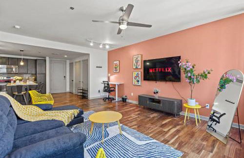 Beautiful Apt in Downtown W/ Pool | Parking - Foto 24