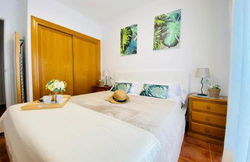 Golden Reddis - Photo 1