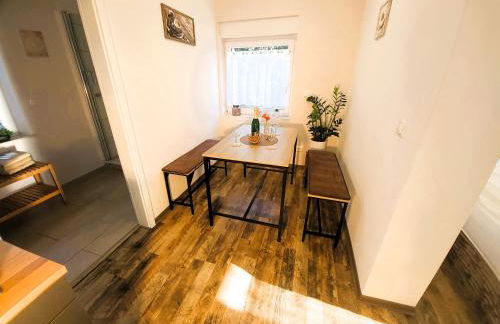 CJS Apartments - Chill or Drive am Nürburgring, new Box Spring Beds, new furniture, WLan, Spacious Rooms, Quiet Location - Foto 14