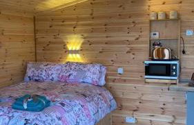 Beautiful Wooden tiny house, Glamping cabin with hot tub 2 - Foto 25