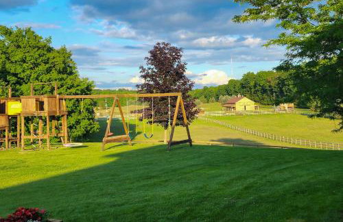 7,000 Sq Ft! Private Rapid City Estate with Pool - Foto 4