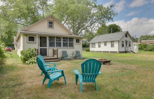 Grandmas Cottage with Sunroom Walk to Beach - Foto 2