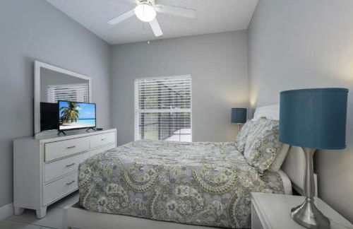 Fully Refurbished Vacation Home with South Facing Pool and Spa with Lake View in Quiet Community Nr Disney - Foto 17