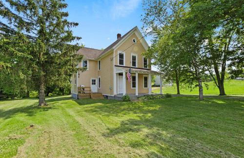 Hudson Restored Farmhouse with Fire Pit - Foto 39