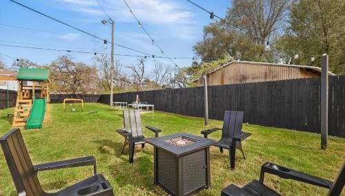 Modern 4BR 2BA Home with Hot Tub-Grill & Huge Yard - Foto 2, Garden