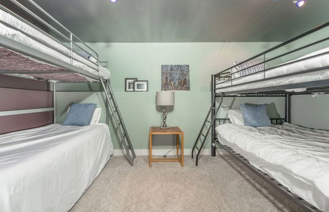 LUXURIOUS 5,500 sqft Home: 5 Br/5 Ba | PRIVATE Pool & Hot Tub | STEPS to Beach - Foto 7