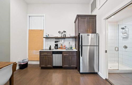 1BR with Parking - Walk to Convention Center & Stadiums - Foto 10