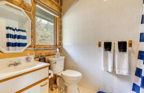 Log Cabin with Pond and Trail Access in Almond! - Foto 17