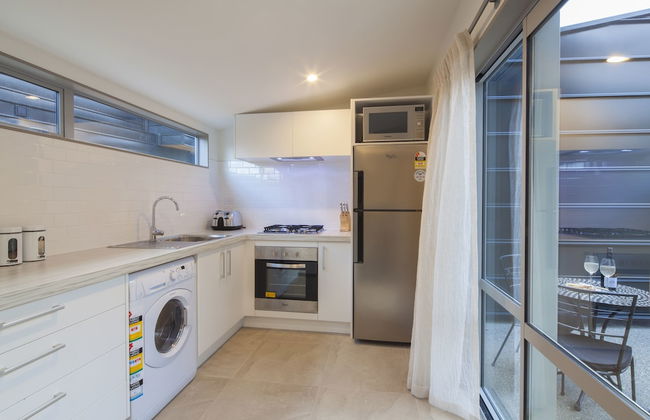 22 Hallenstein Apartments by Staysouth - Photo 16