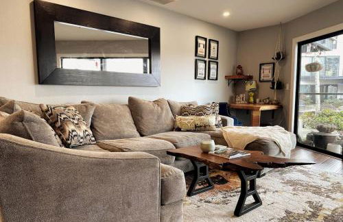 Waterfront Condo, 25ft from riverwalk, Pool & HotTub - Foto 8