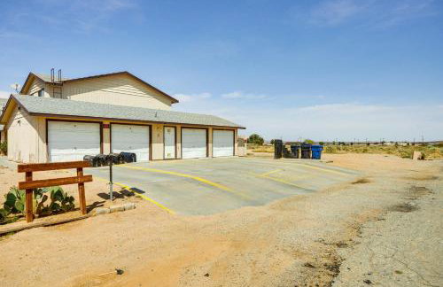 Patio and Mtn Views Family Gem in California City - Foto 24