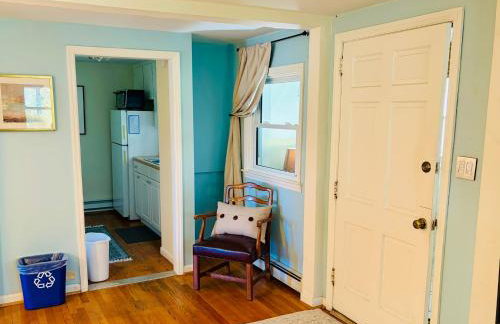 Private Green Cottage near downtown - Photo 9